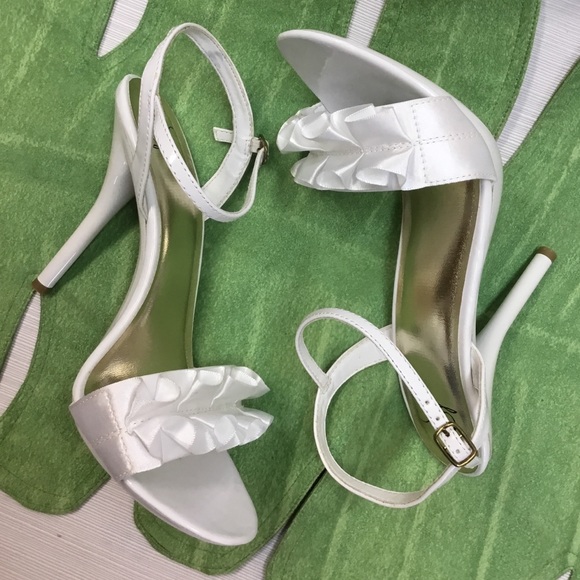 New Exciting White Heels by D - Picture 5 of 8